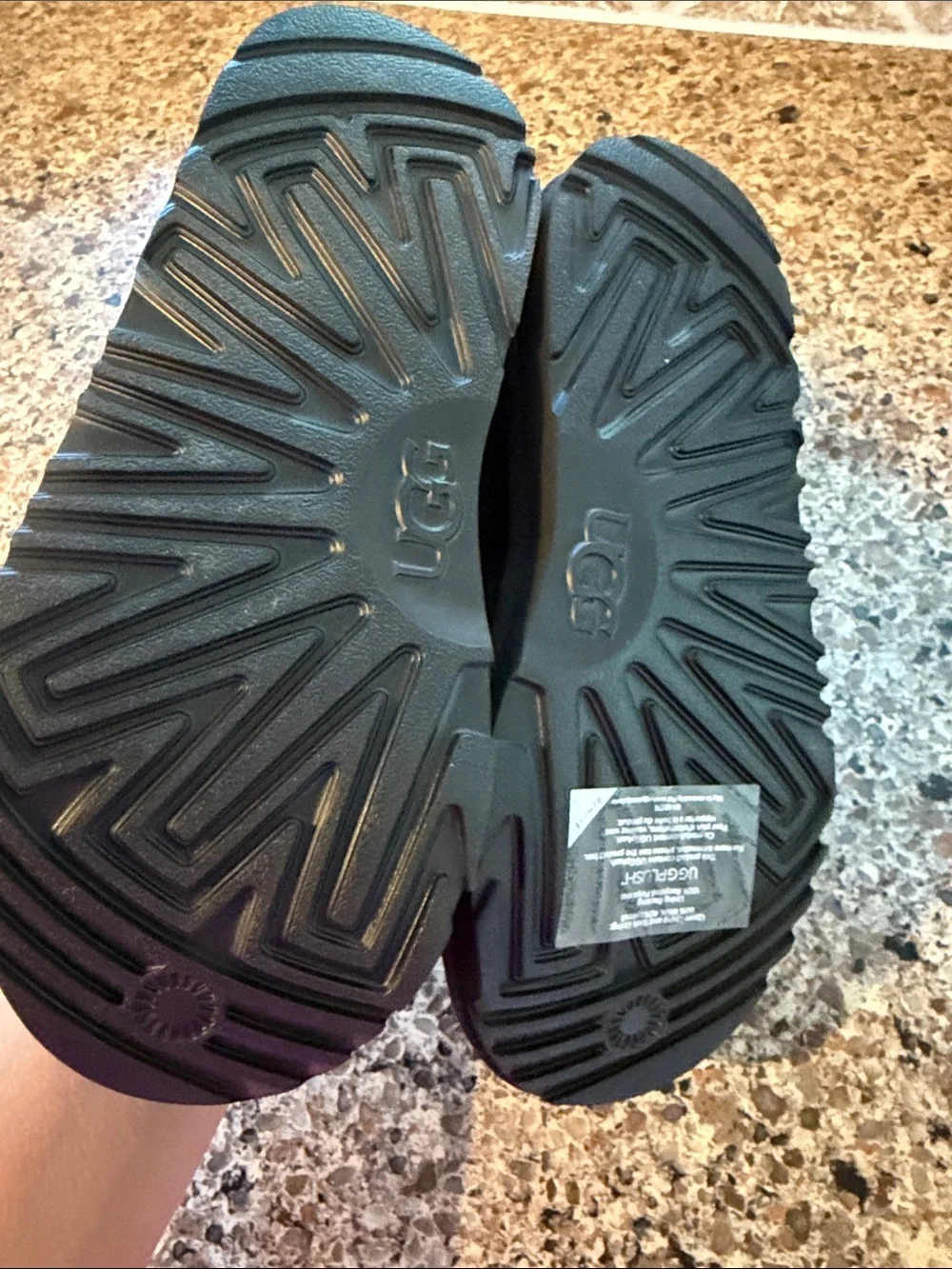 BRAND NEW :UGG Kids Black Tasmin